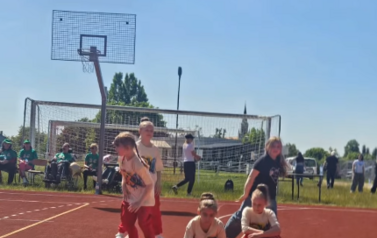 I Sportowa Olimpiada Integracyjna w Szkole Podstawowej w Starym Kurowie im. Czesława Wilińskiego    13