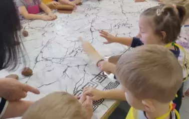 Międzypokoleniowe warsztaty pieczenia piernik&oacute;w 18