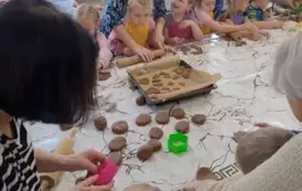 Międzypokoleniowe warsztaty pieczenia piernik&oacute;w 12