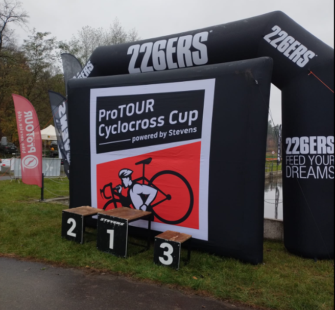 podium na&nbsp;wyścigach kolarskich