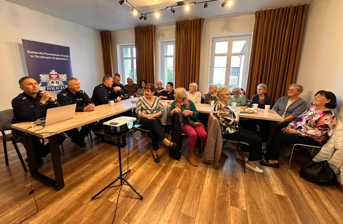 SPOTKANIE SENIOR&Oacute;W Z POLICJĄ